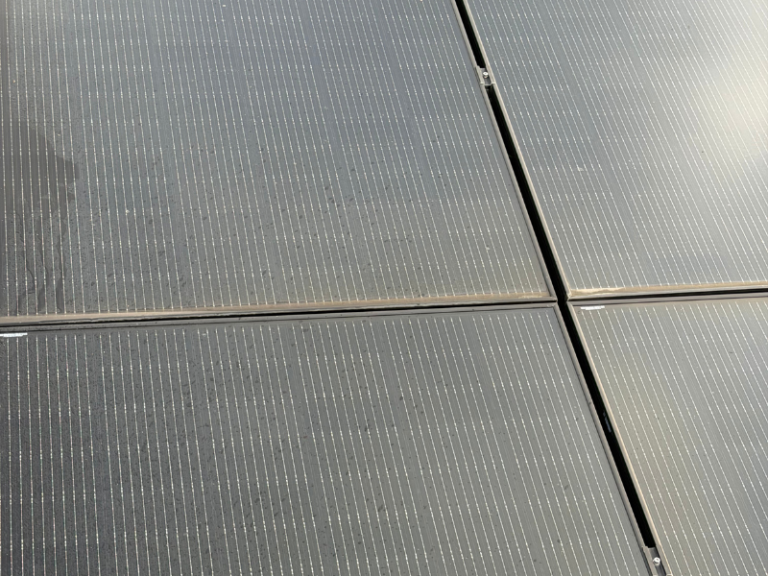 nettoyage panneaux solaires à begrolles en mauges avant - constant