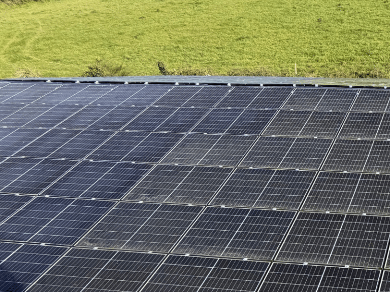 nettoyage panneaux solaires à bressuire pendant l'intervention