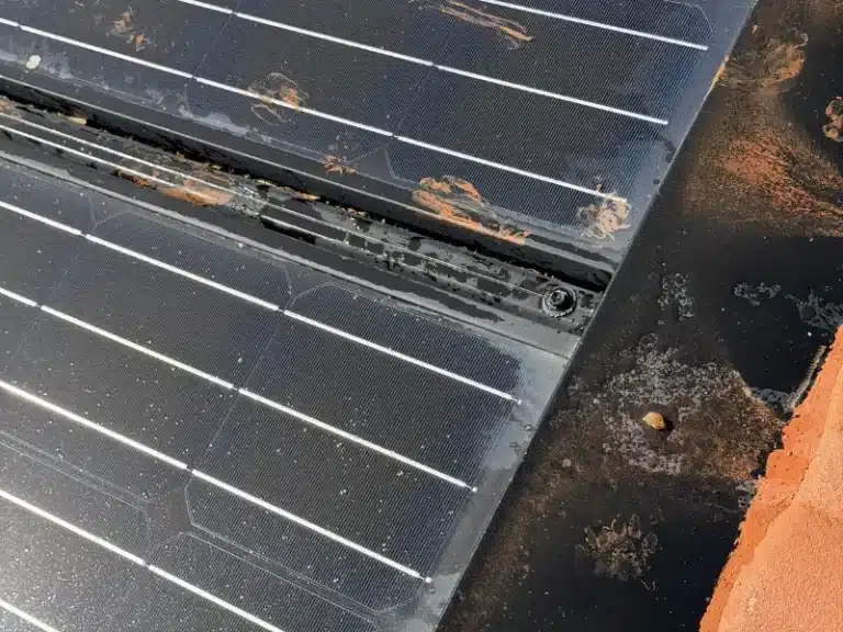 état d'un panneau solaire avant le nettoyage