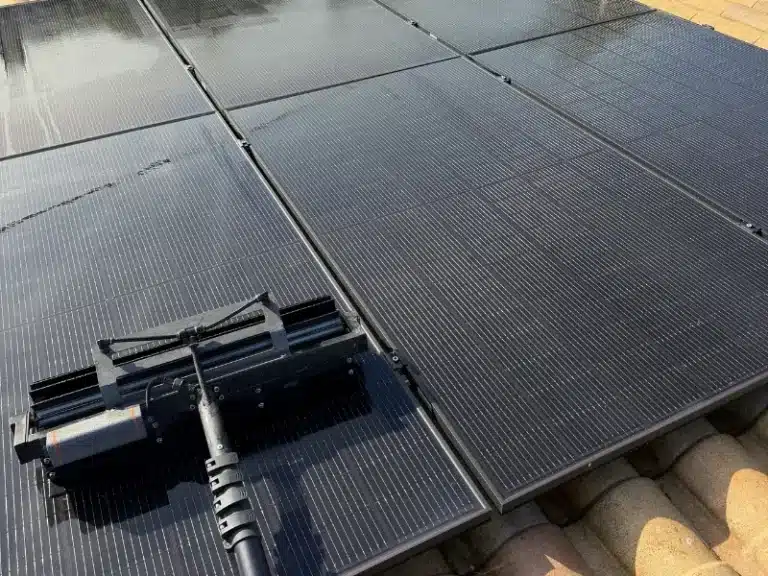 nettoyage eau pure panneaux solaires