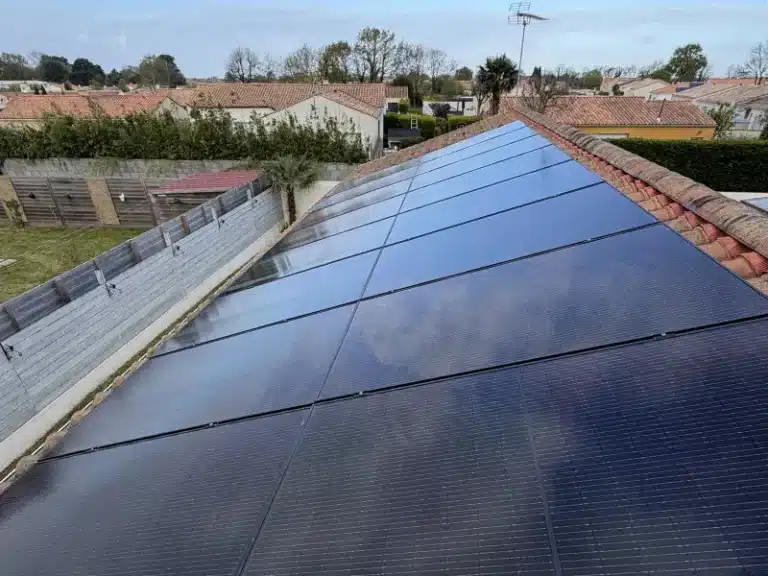 nettoyage panneaux photovoltaïques résidentiels Grosbreuil