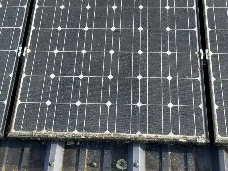 avant nettoyage panneaux solaires saint-herblain