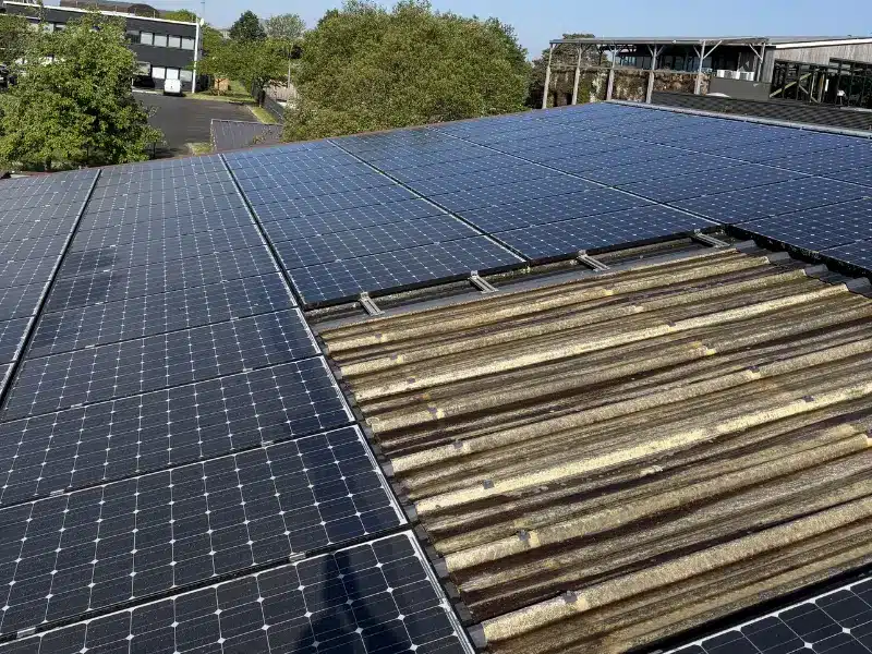 nettoyage panneaux solaires saint-herblain batiment industriel
