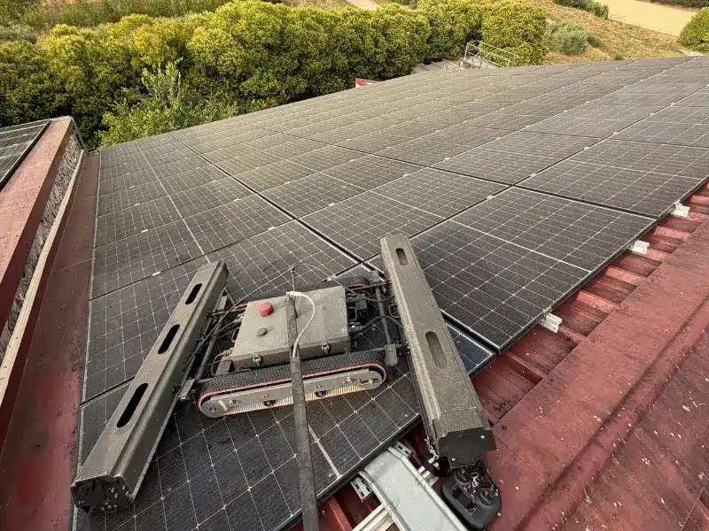 nettoyage panneaux solaires meynes au robot